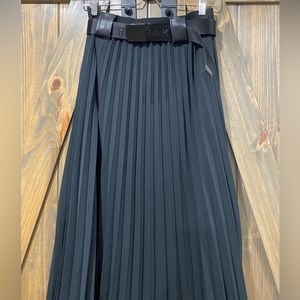 SKIRT WITH REMOVABLE BELT